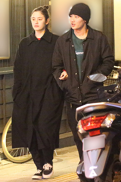 報道のあった女性セブンによると、4月12日の夜に野村周平さんとモデルの琉花さんが自宅から二人で出てきて、都内のタリアンレストランへ、入っていったというもの。